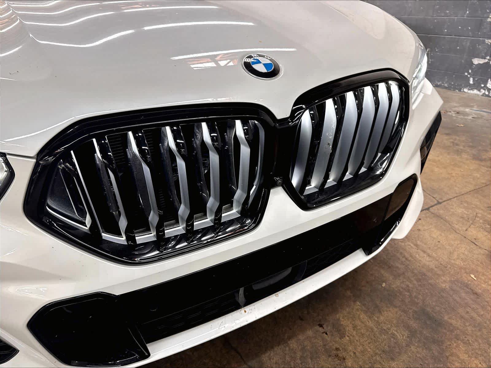 Used 2022 BMW X6 xDrive40i w/ M Sport Package AWD/4WD image 32