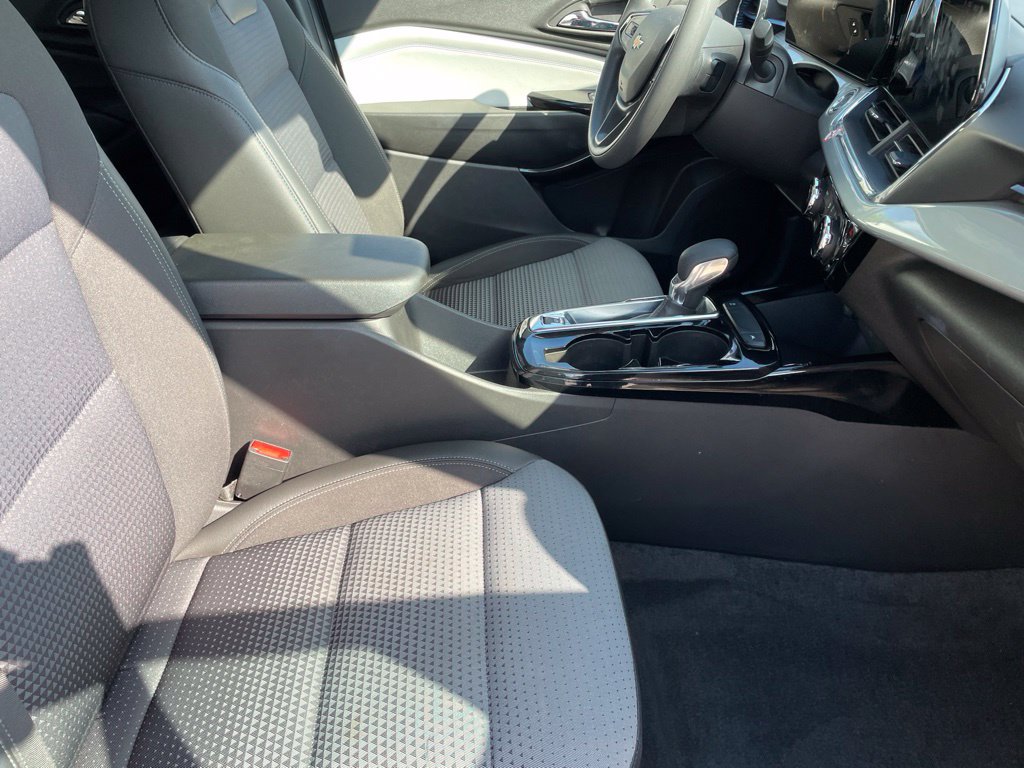Used 2025 Chevrolet Trax LT FWD image 25