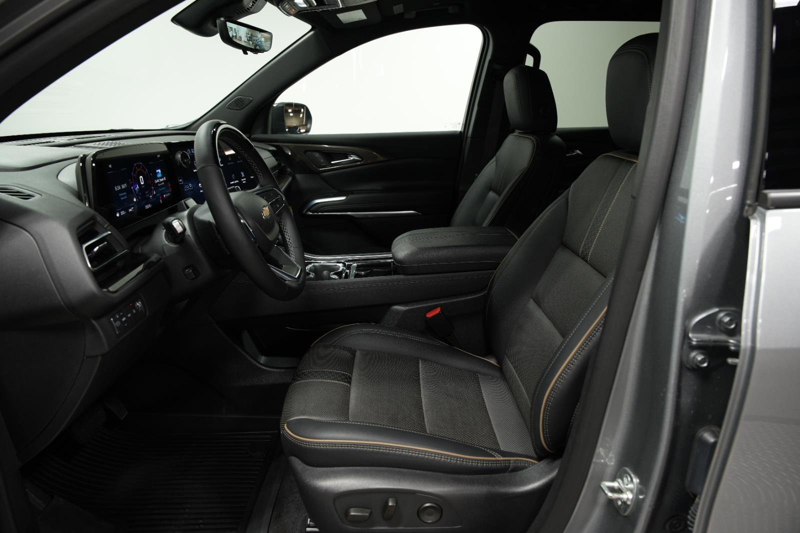 Used 2025 Chevrolet Traverse High Country w/ LPO, Floor Liner Package image 32