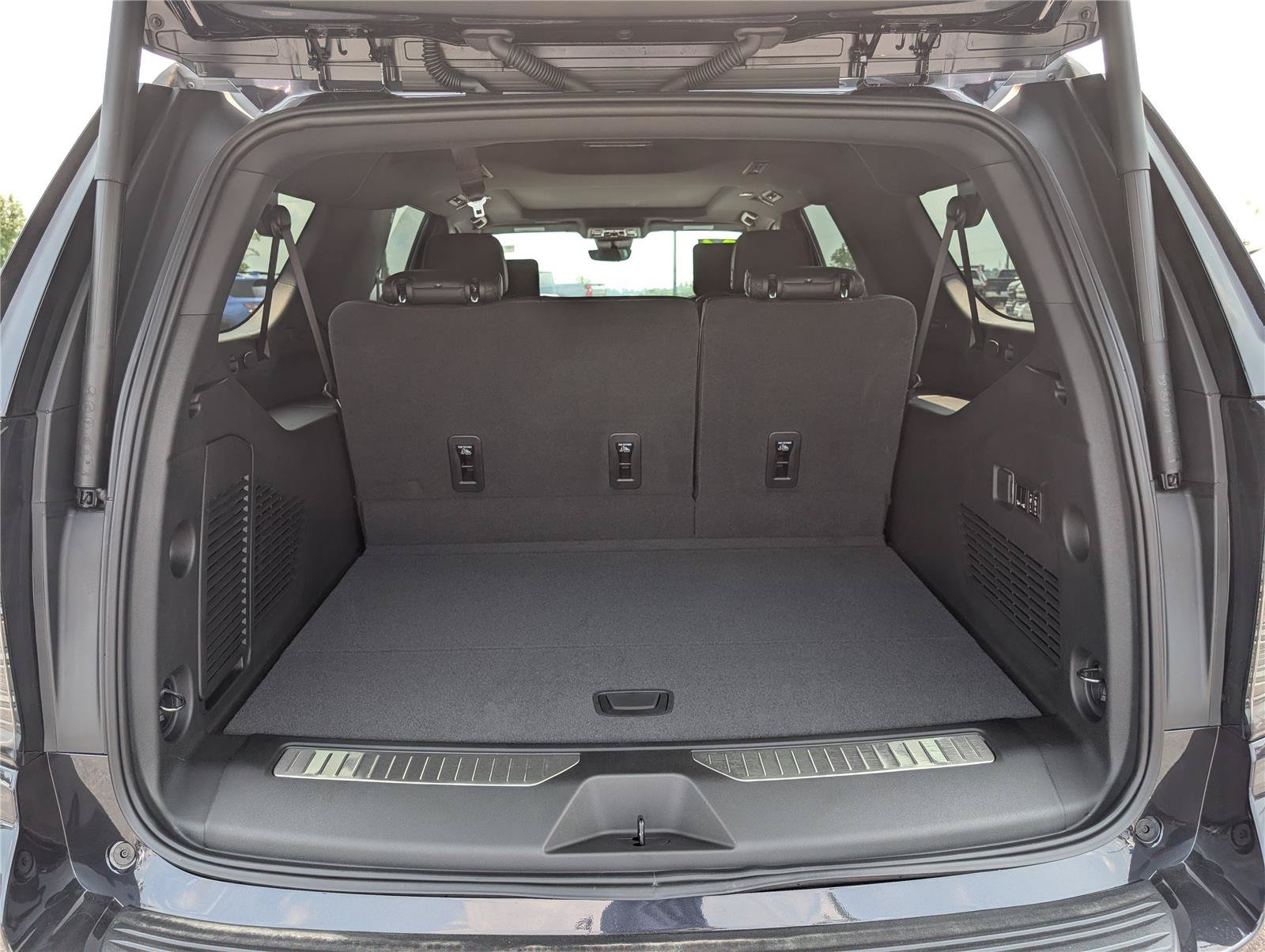 New 2026 Chevrolet Suburban Z71 w/ Z71 Off-Road Package AWD/4WD image 11