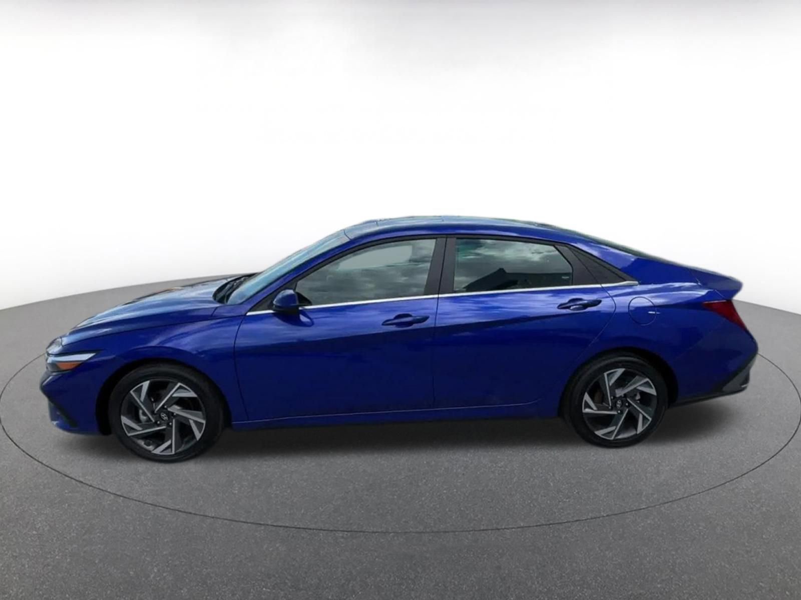 Used 2025 Hyundai Elantra SEL image 9