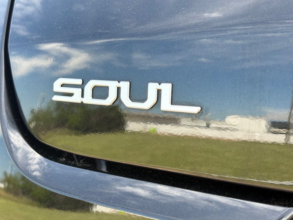 Used 2024 Kia Soul LX w/ Option Group 015 FWD image 10