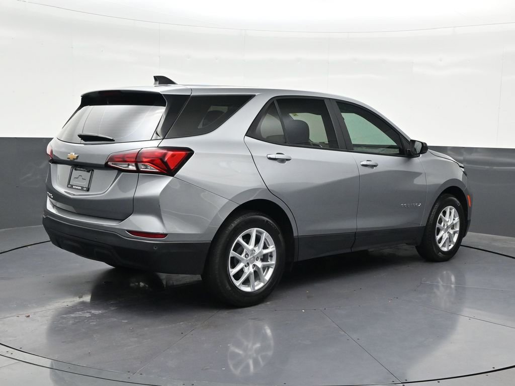 Used 2024 Chevrolet Equinox LS w/ Driver Confidence II Package FWD image 5