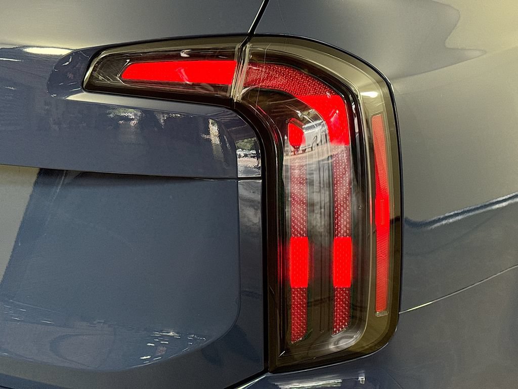 Used 2025 Kia Telluride EX w/ EX Captain's Chair Package FWD image 34
