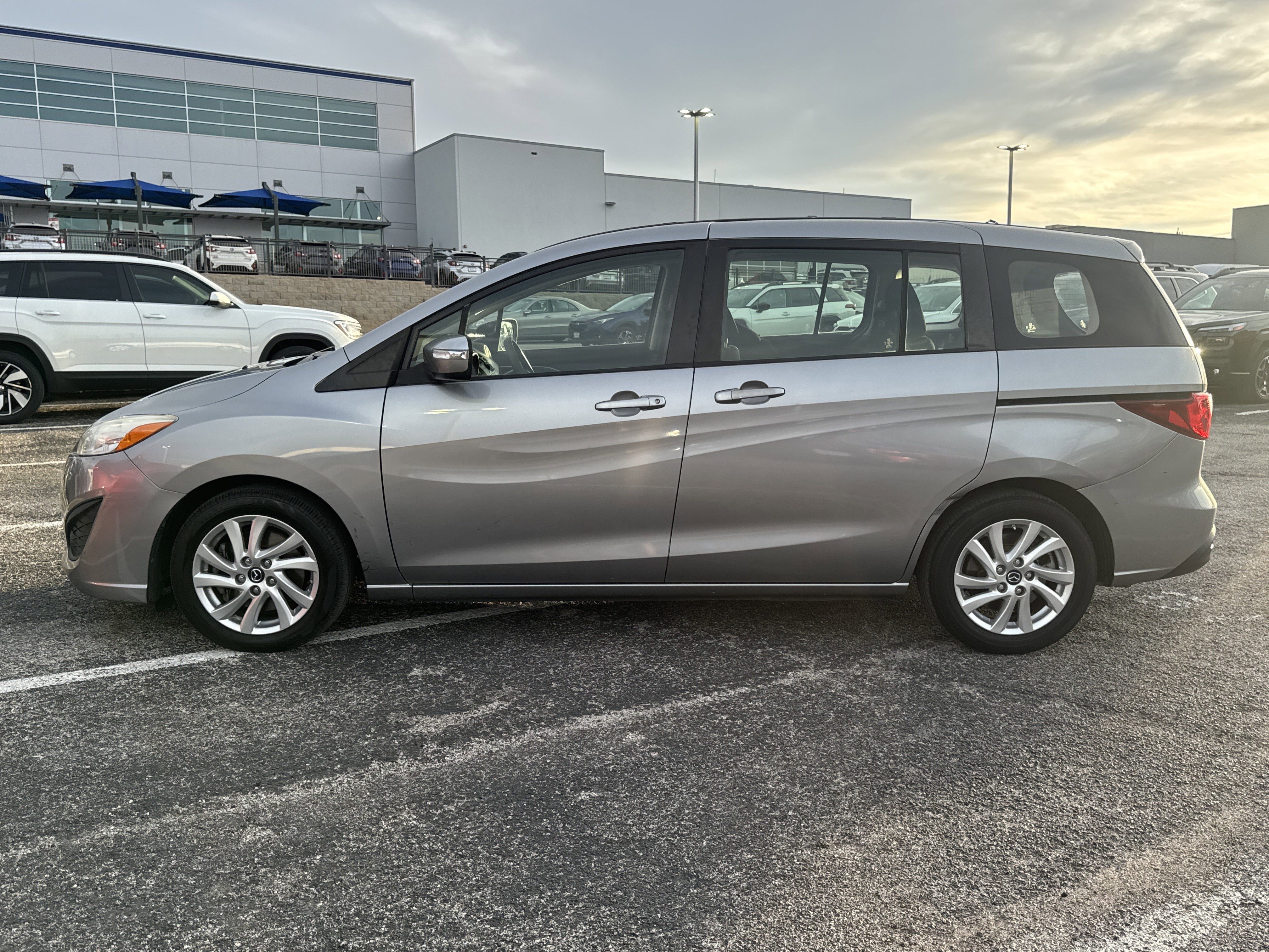 Used 2015 MAZDA MAZDA5 Sport image 6
