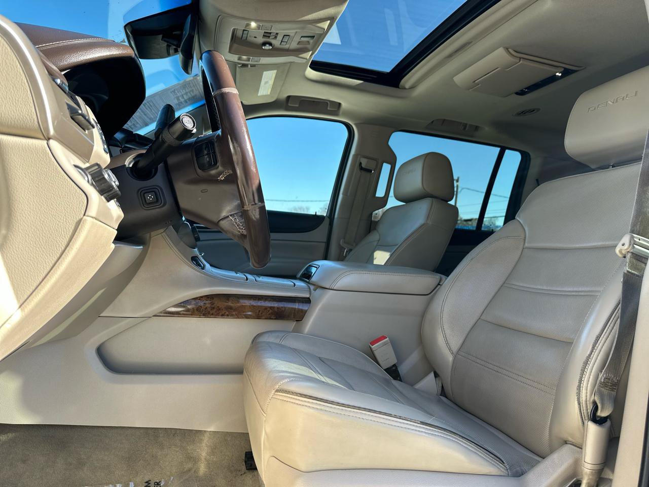 Used 2015 GMC Yukon XL Denali w/ Touring Package AWD/4WD image 9