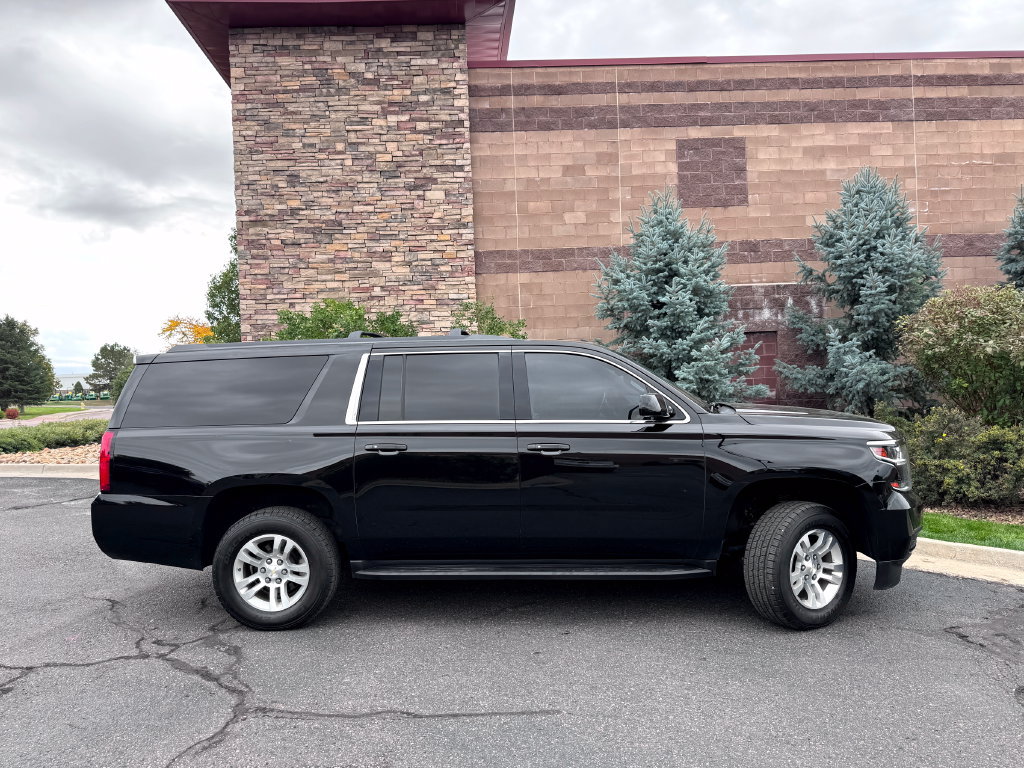 Used 2017 Chevrolet Suburban LT w/ Luxury Package AWD/4WD image 6