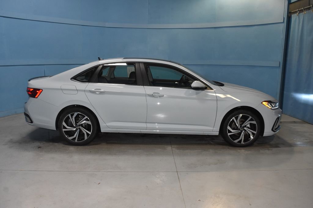 Used 2026 Volkswagen Jetta SEL image 21