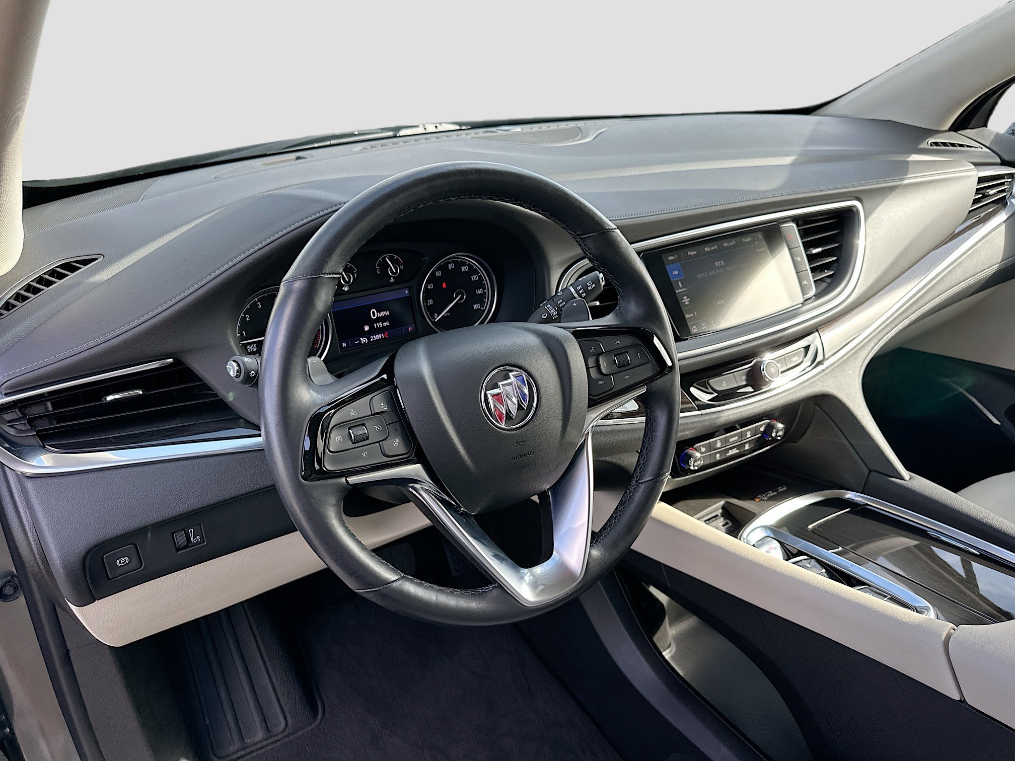 Used 2023 Buick Enclave Essence image 9