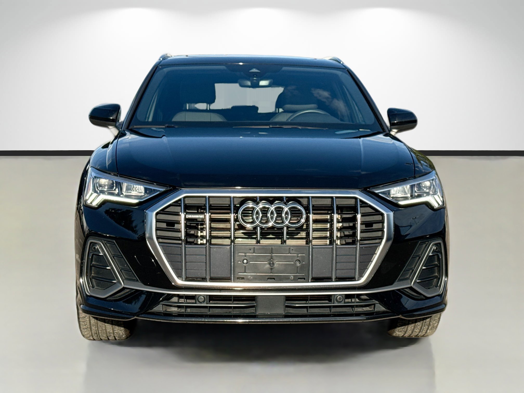 Used 2025 Audi Q3 2.0T Premium image 8