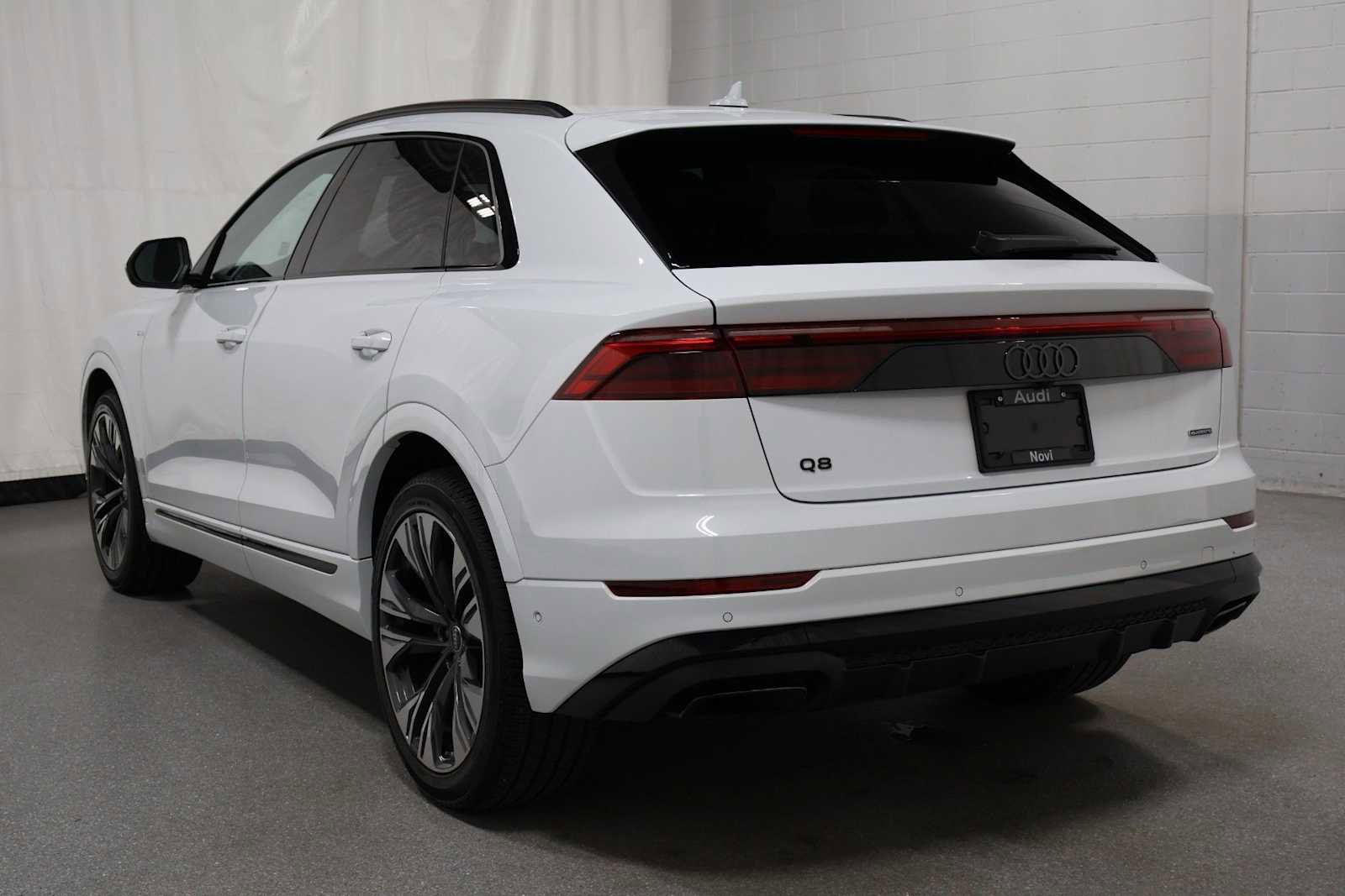 Certified 2025 Audi Q8 Premium Plus w/ Premium Plus Package AWD/4WD image 3