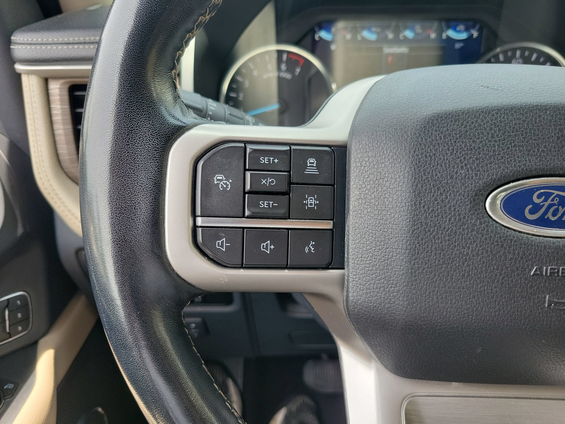 Used 2023 Ford Expedition Limited RWD image 31