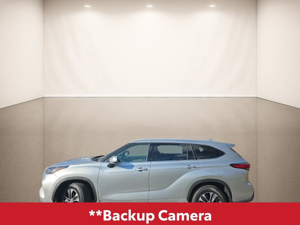 Used 2022 Toyota Highlander XLE image 4