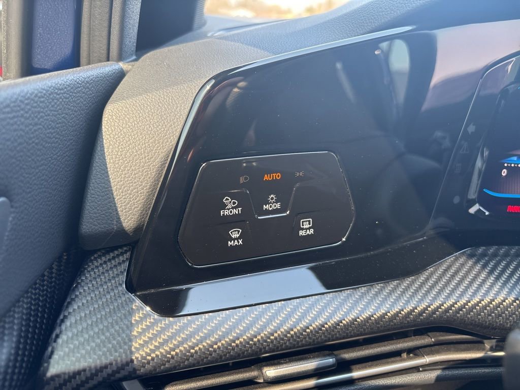 Used 2023 Volkswagen Golf 20th Anniversary Edition image 23