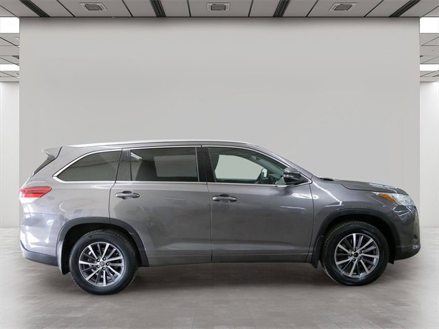 Used 2017 Toyota Highlander XLE image 6