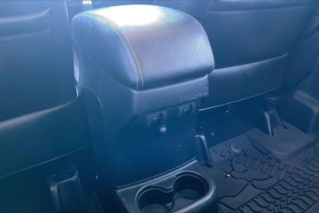 Used 2016 Jeep Wrangler Unlimited Sahara image 10