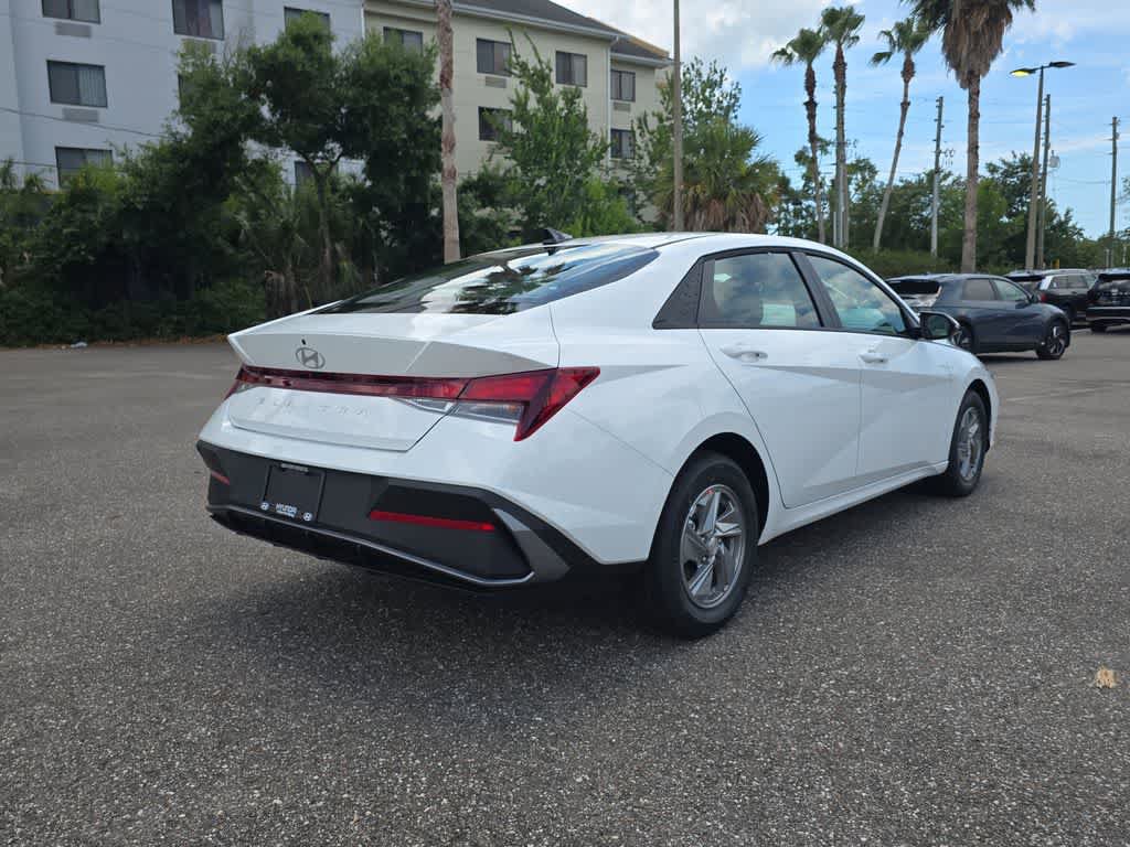 New 2026 Hyundai Elantra SE FWD image 7