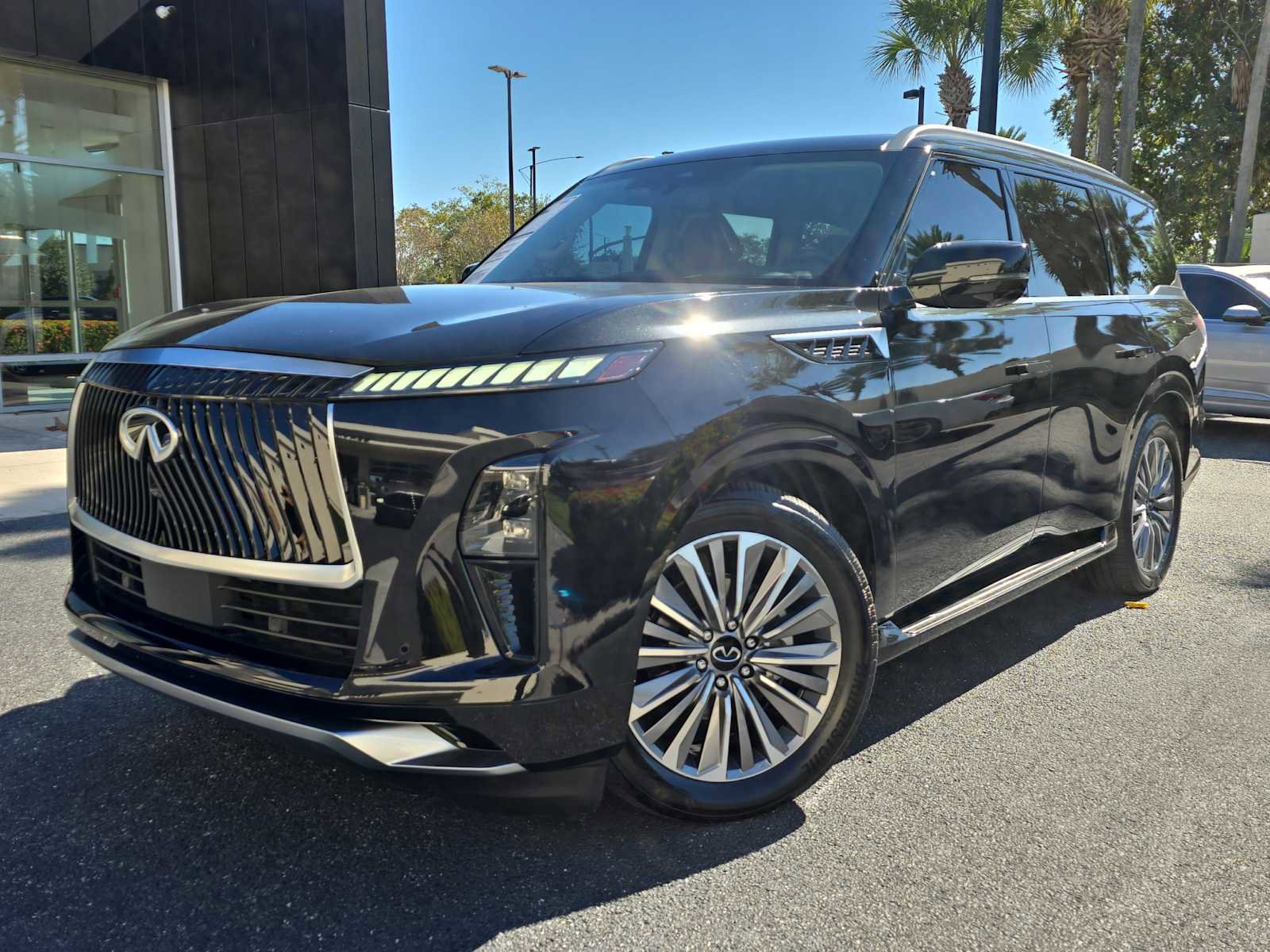 Certified 2025 INFINITI QX80 Sensory image 31