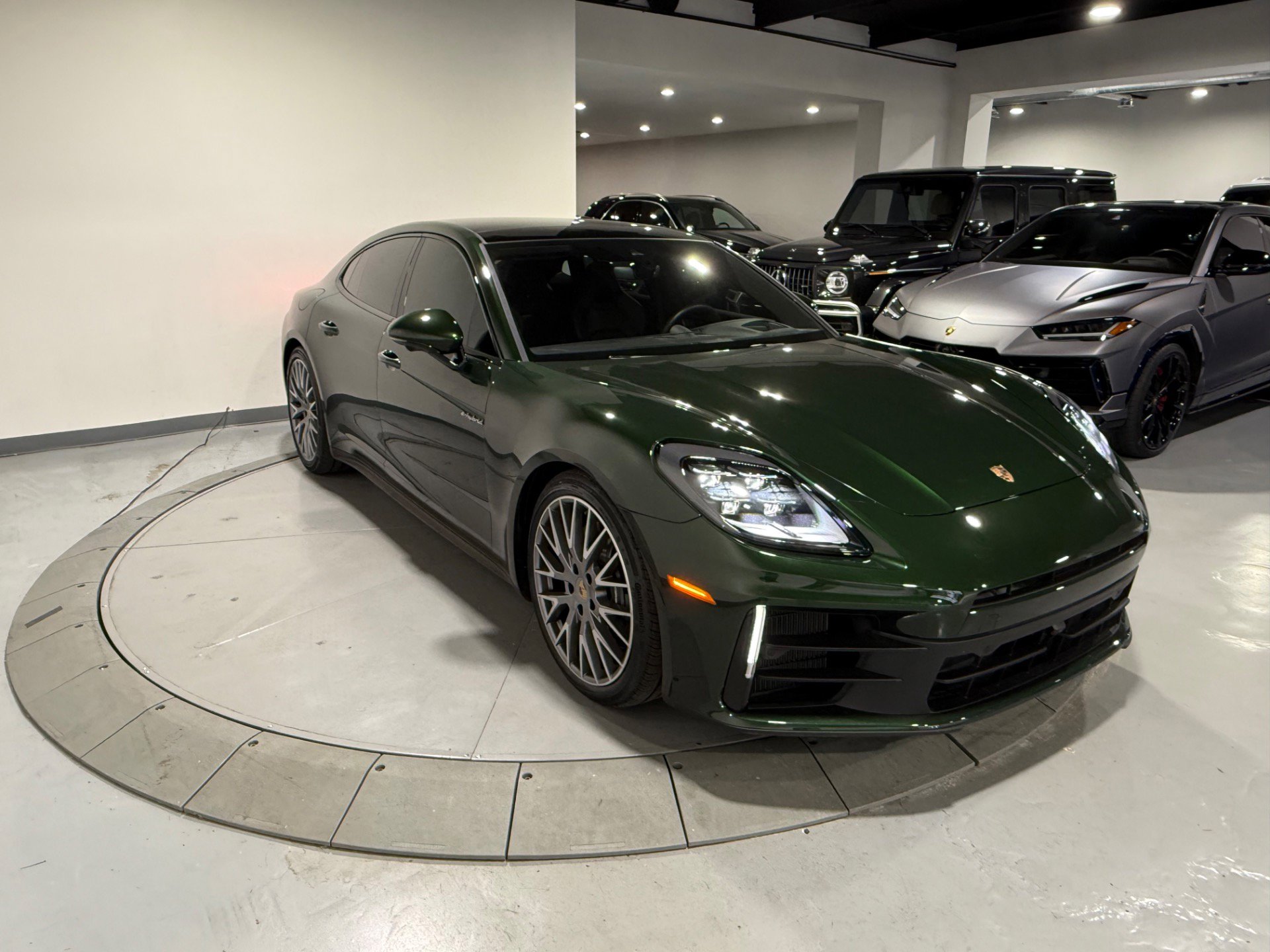 Used 2025 Porsche Panamera 4 image 9