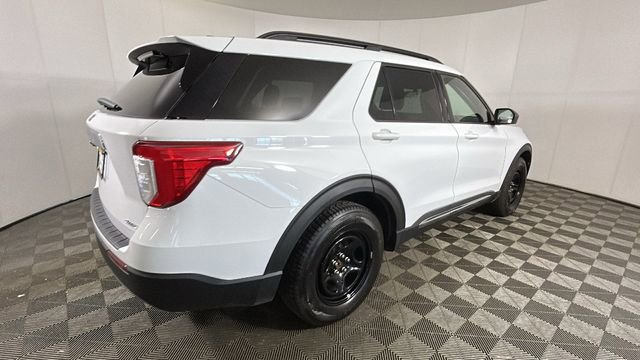 Used 2022 Ford Explorer XLT AWD/4WD image 3