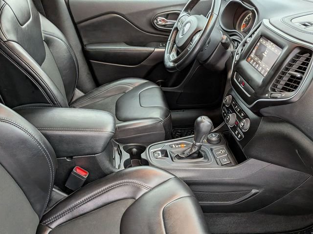 Certified 2019 Jeep Cherokee Latitude Plus w/ Cold Weather Group image 30