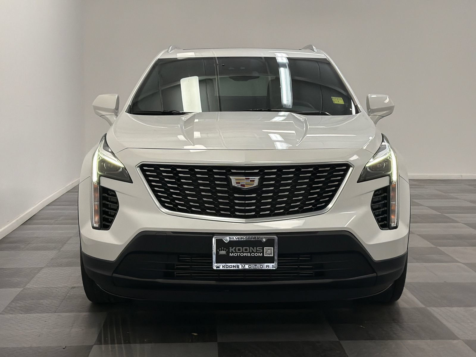 Used 2022 Cadillac XT4 Luxury w/ Cold Weather Package AWD/4WD image 3