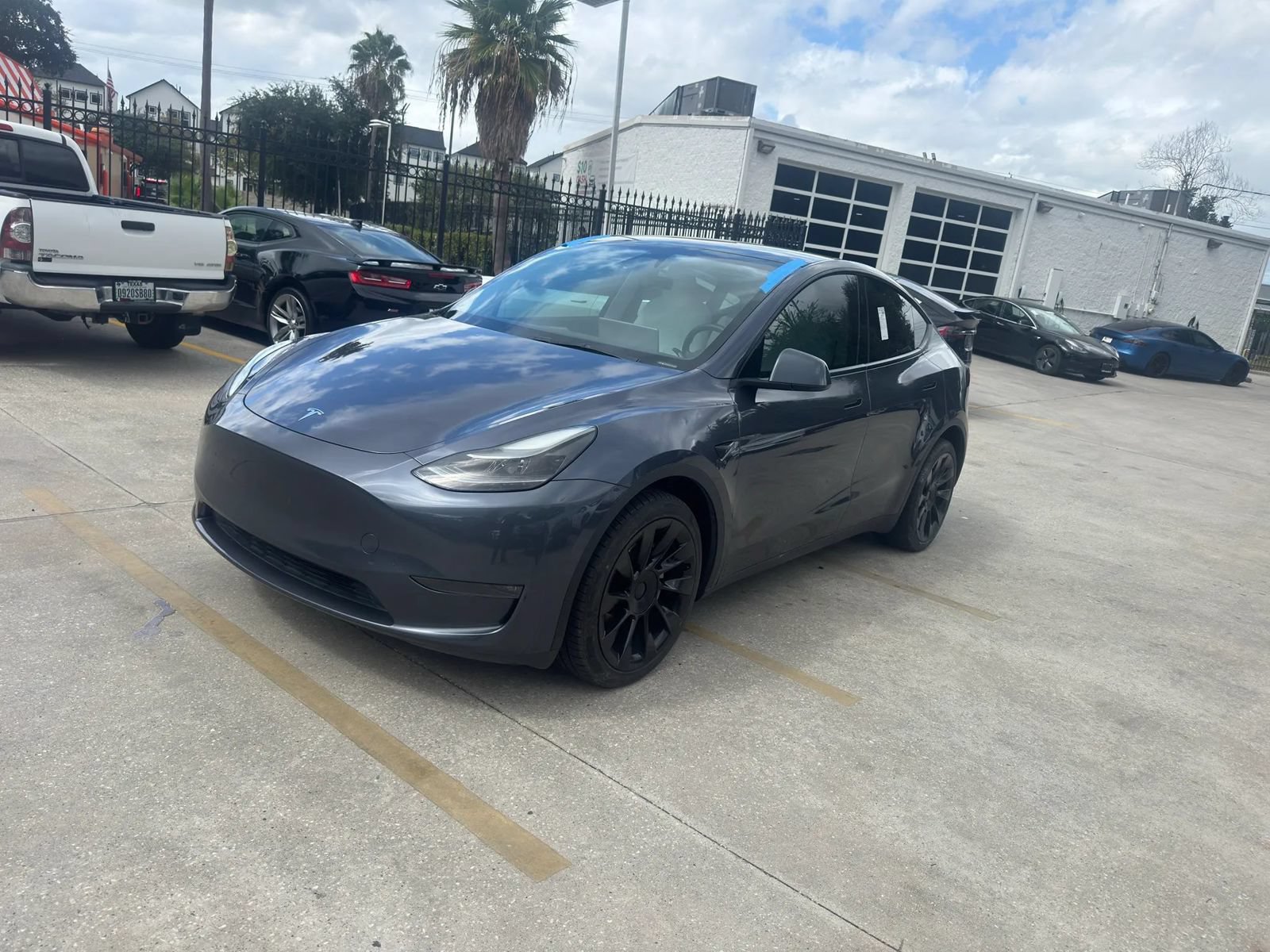 Used 2023 Tesla Model Y Long Range AWD/4WD image 3