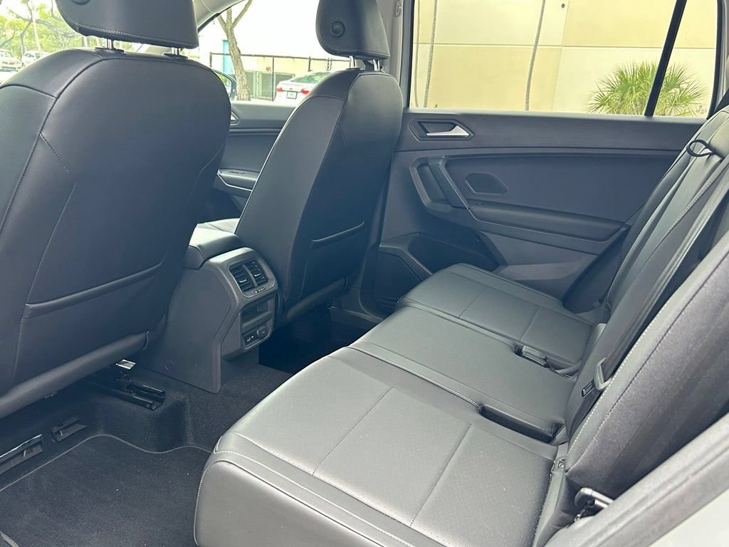 Used 2019 Volkswagen Tiguan SE AWD/4WD image 41