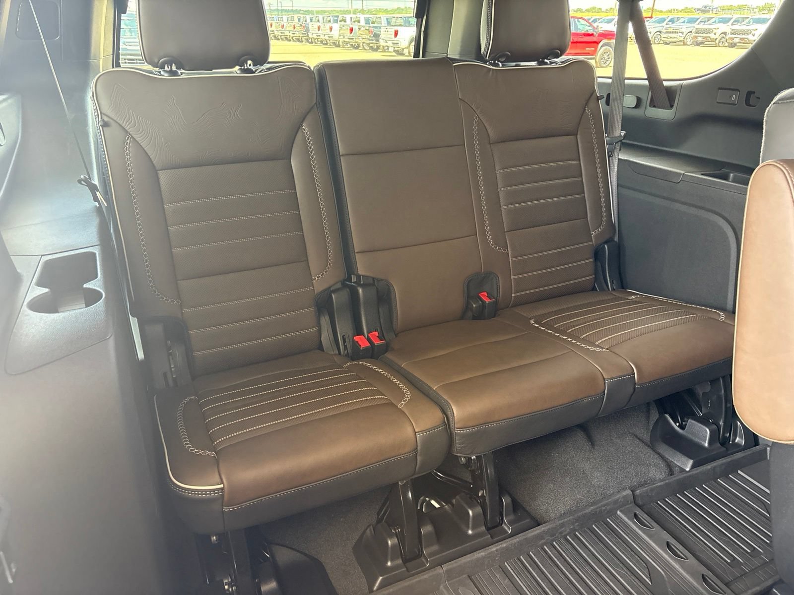 New 2026 GMC Yukon XL Denali Ultimate w/ LPO, Floor Liner Package AWD/4WD image 24