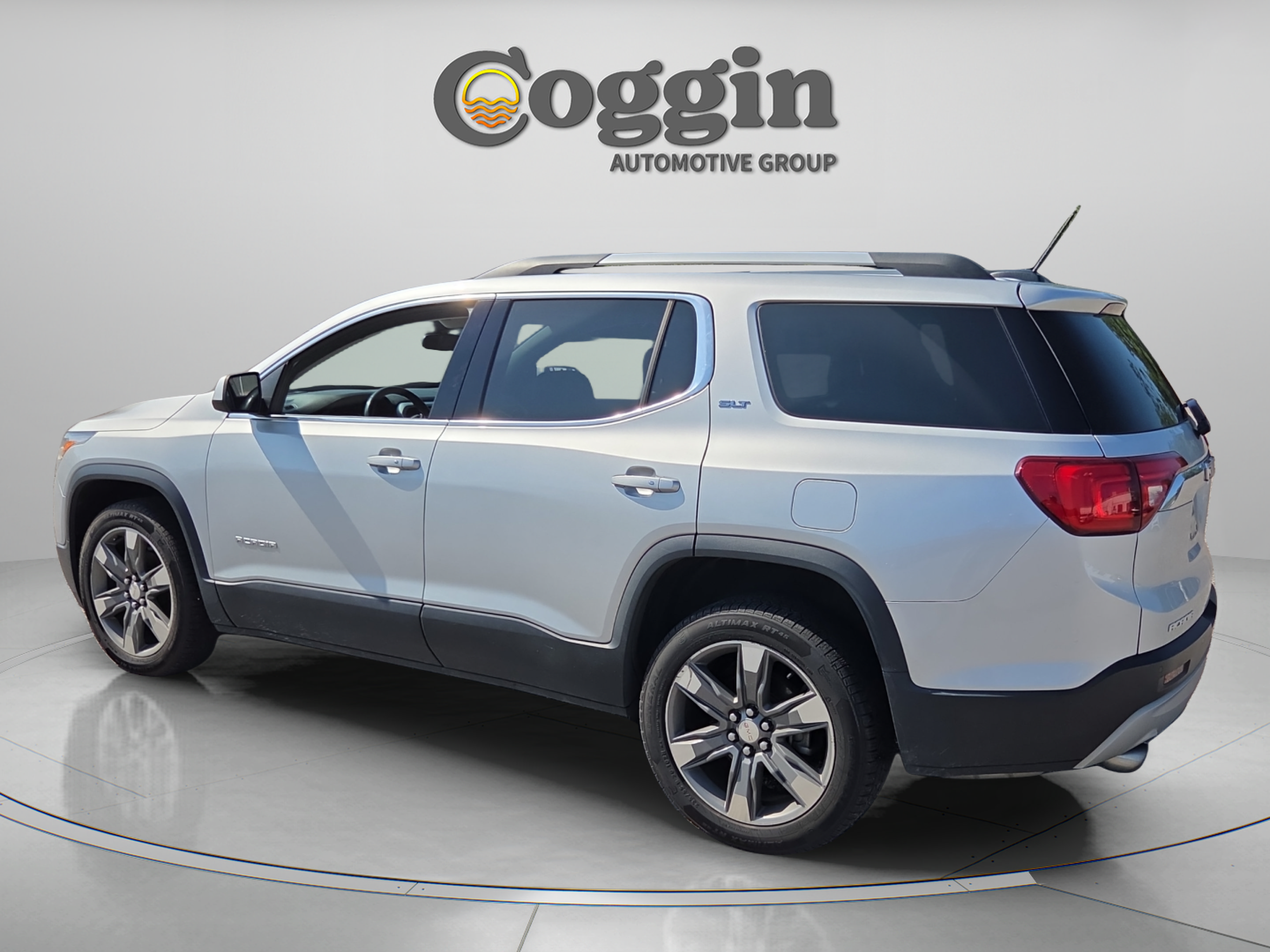 Used 2018 GMC Acadia SLT AWD/4WD image 3