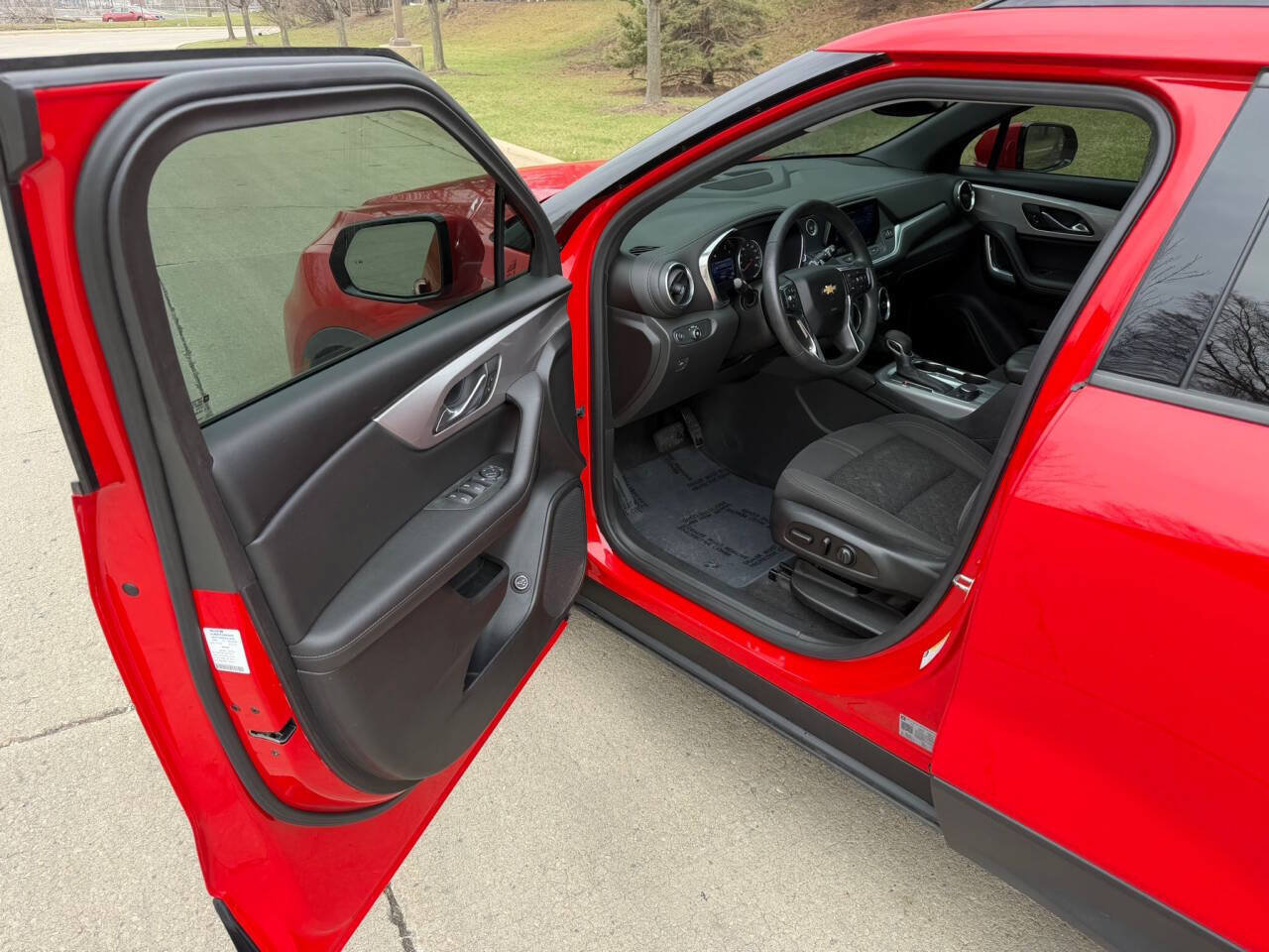 Used 2021 Chevrolet Blazer LT FWD image 23