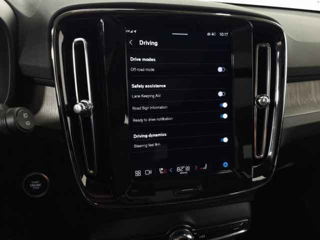 Certified 2025 Volvo XC40 B5 Core image 26