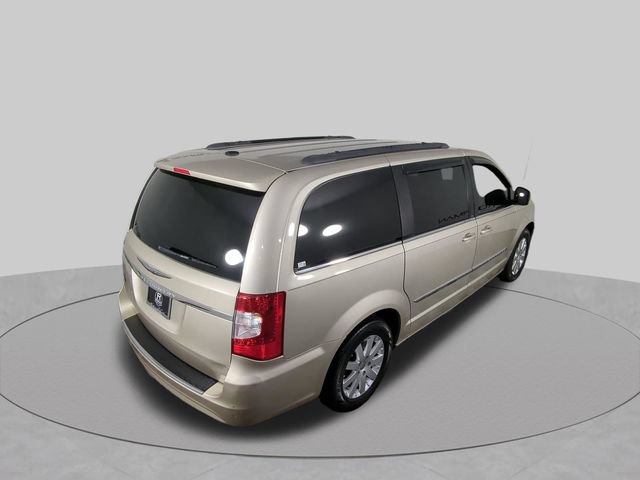 Used 2013 Chrysler Town & Country Touring FWD image 37