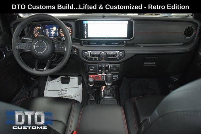 Used 2025 Jeep Wrangler Unlimited Rubicon w/ Convenience Group AWD/4WD image 32
