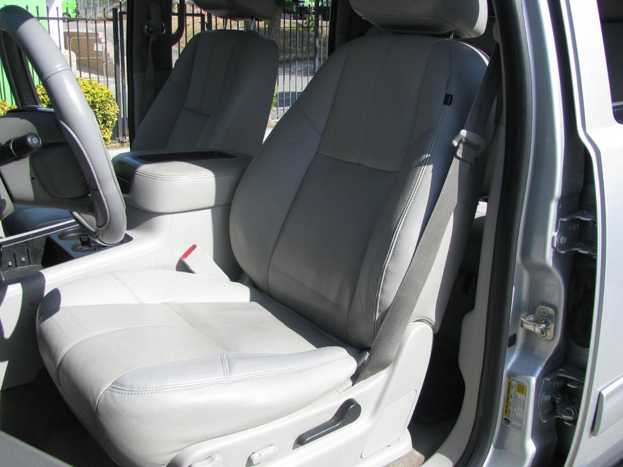 Used 2014 Chevrolet Suburban LT RWD image 12