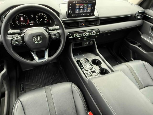 Used 2024 Honda Pilot Touring image 2