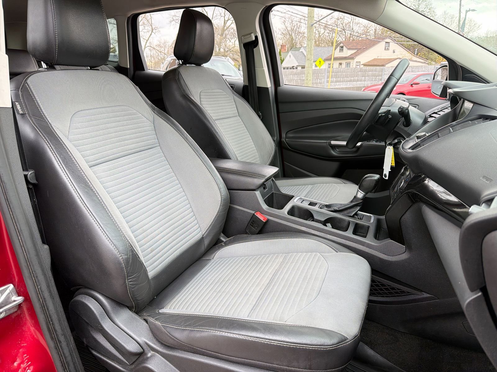 Used 2018 Ford Escape SE w/ SE Sport Appearance Package image 27