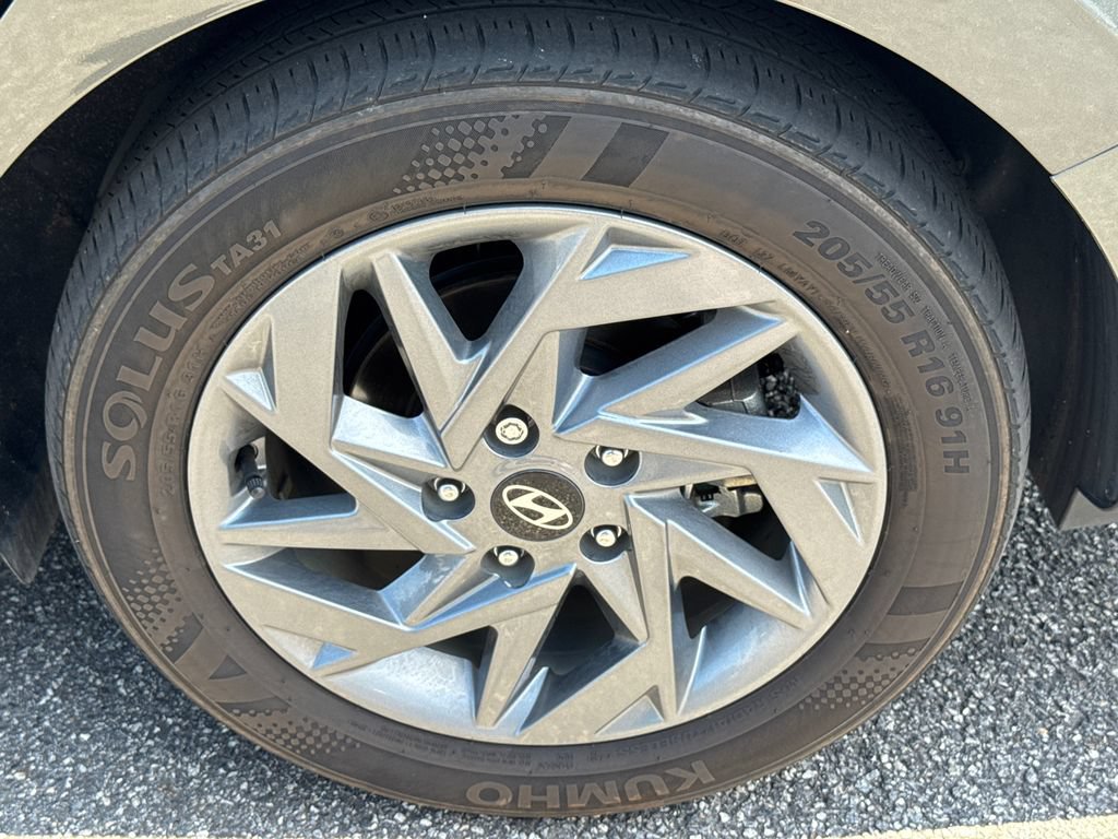 Certified 2025 Hyundai Elantra Hybrid FWD image 19
