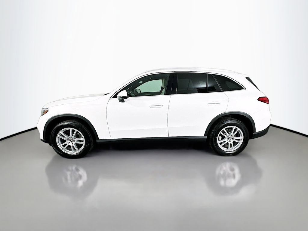 Used 2023 Mercedes-Benz GLC 300 4MATIC image 2