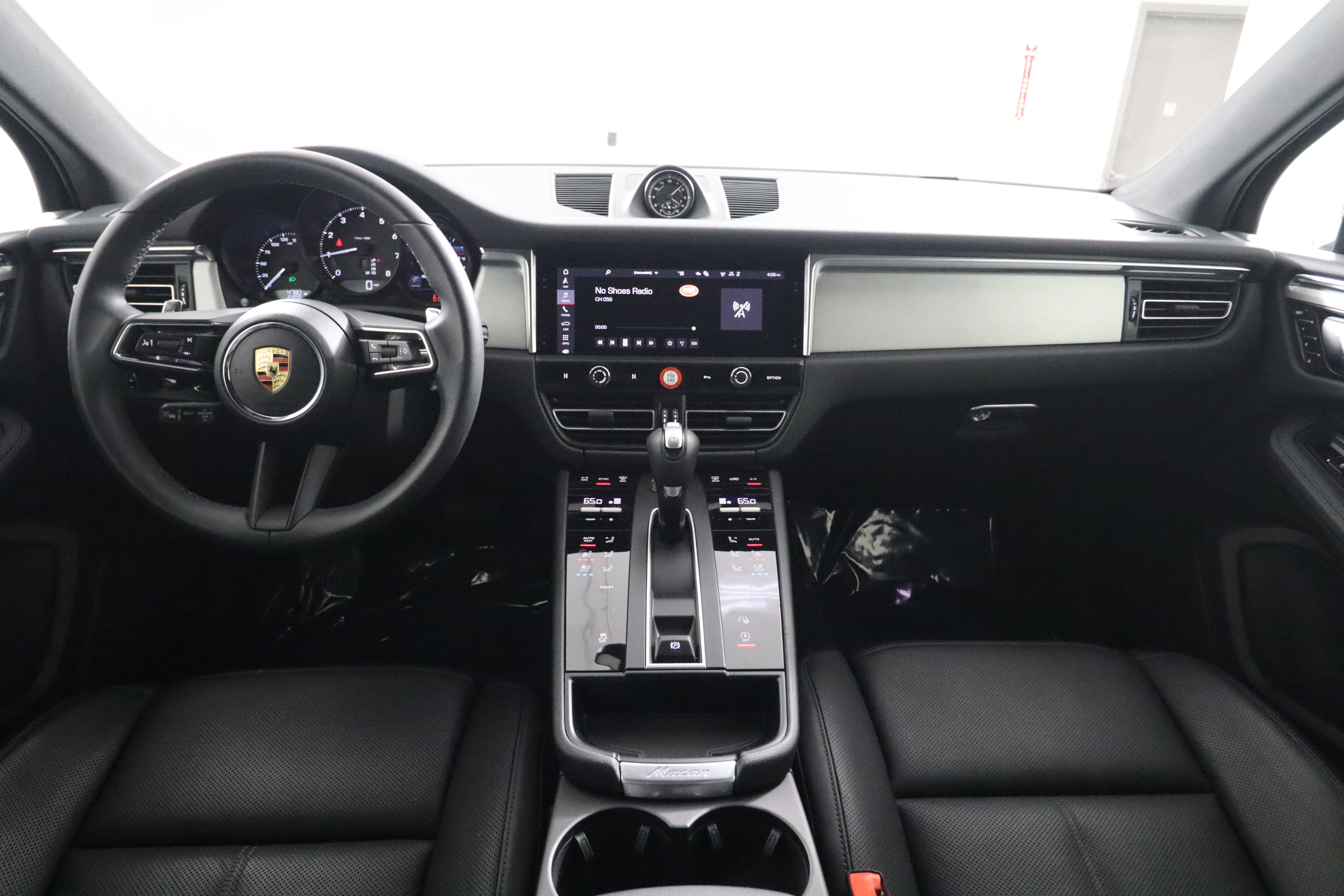 Certified 2025 Porsche Macan image 13