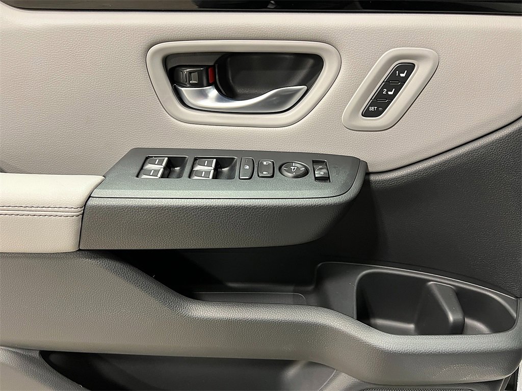 New 2025 Honda Pilot Touring image 12
