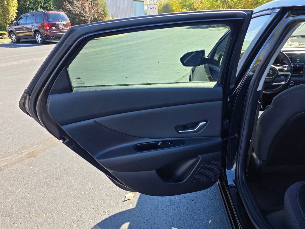 Used 2022 Hyundai Elantra SEL w/ Convenience Package image 29