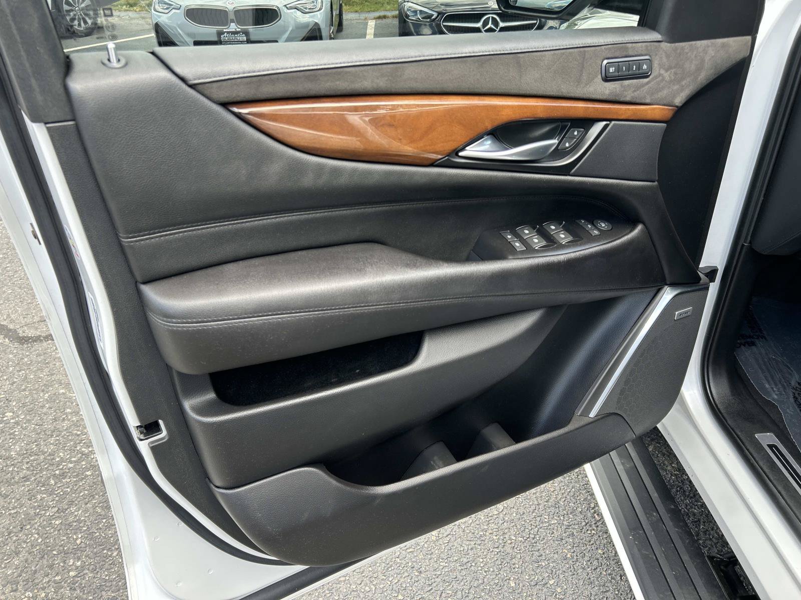 Used 2018 Cadillac Escalade ESV Premium Luxury AWD/4WD image 19
