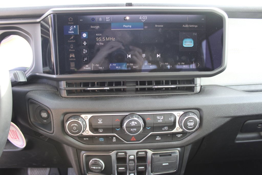 Used 2024 Jeep Wrangler Unlimited image 17