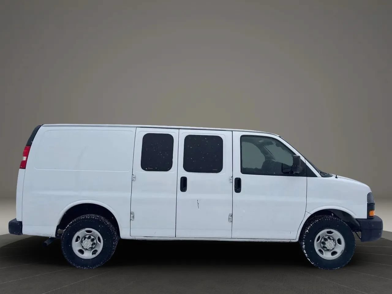 Used 2021 Chevrolet Express 2500 w/ Driver Convenience Package RWD image 16