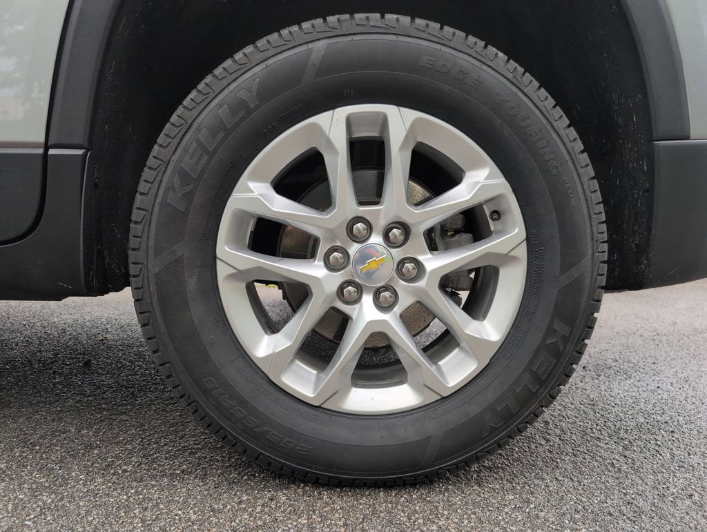 Used 2023 Chevrolet Traverse LS AWD/4WD image 17