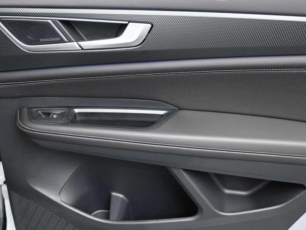 Used 2025 Volkswagen Atlas Cross Sport SEL Premium R-Line image 14