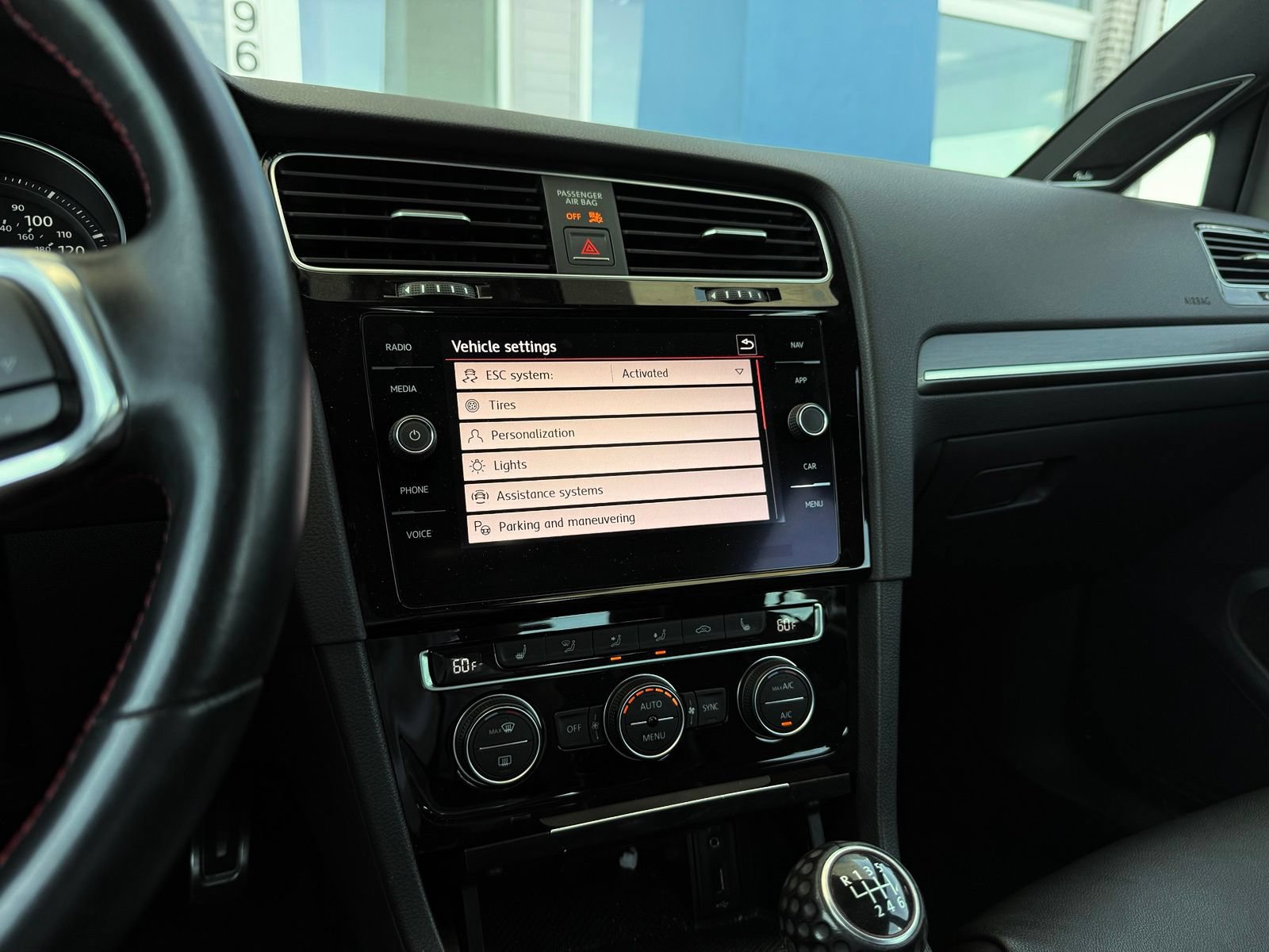 Used 2018 Volkswagen GTI SE FWD image 36