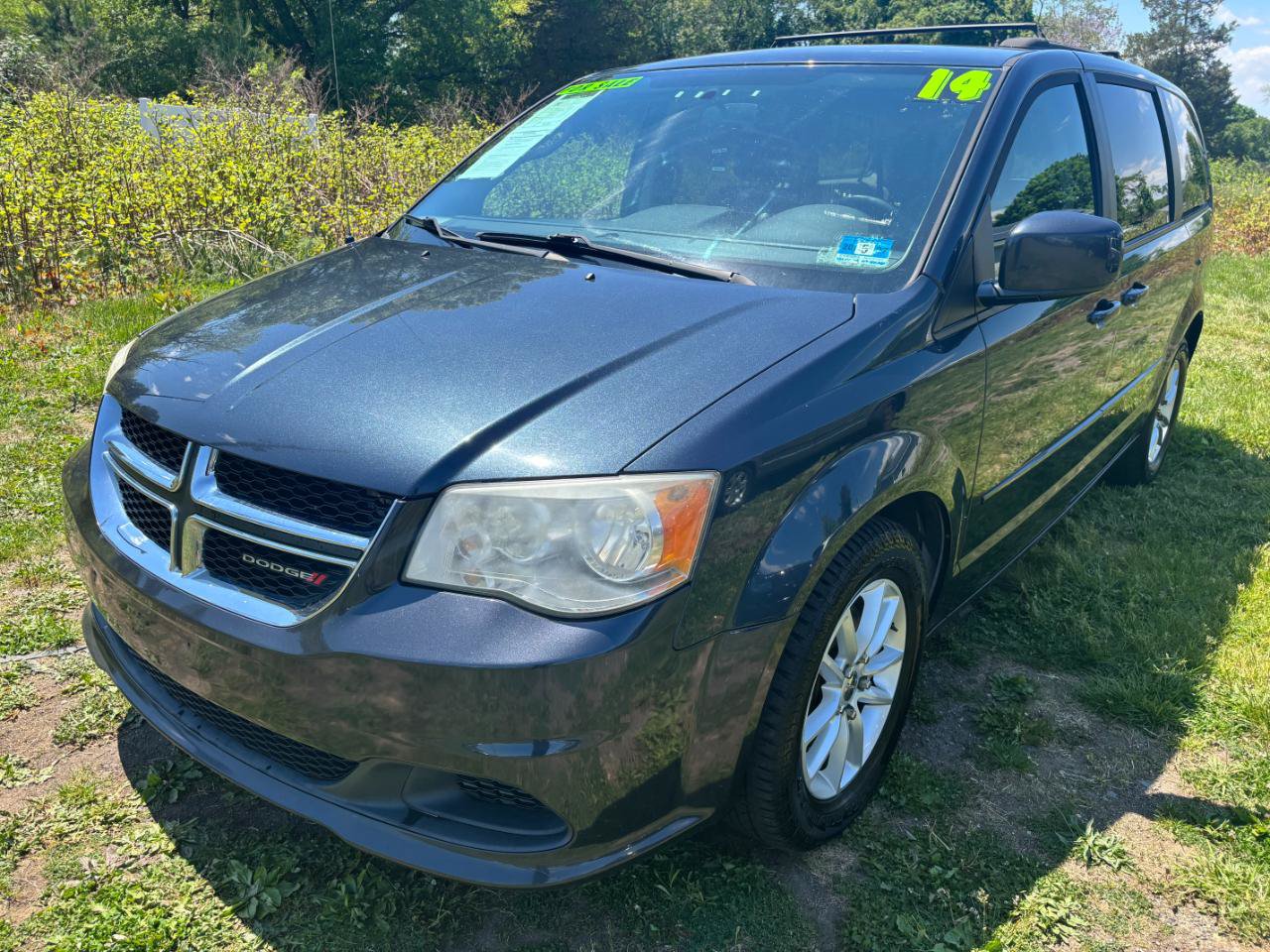 Used 2014 Dodge Grand Caravan SXT FWD image 1