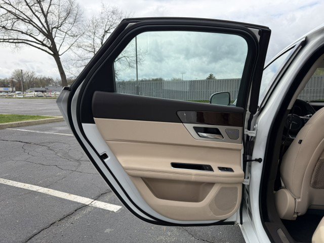 Used 2018 Jaguar XF Prestige AWD/4WD image 24